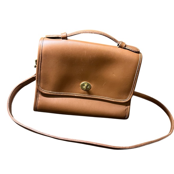 Vintage Coach Court
Crossbody EUC Costa
Rica No K2P-9870 Circa 2002 - Picture 1 of 8